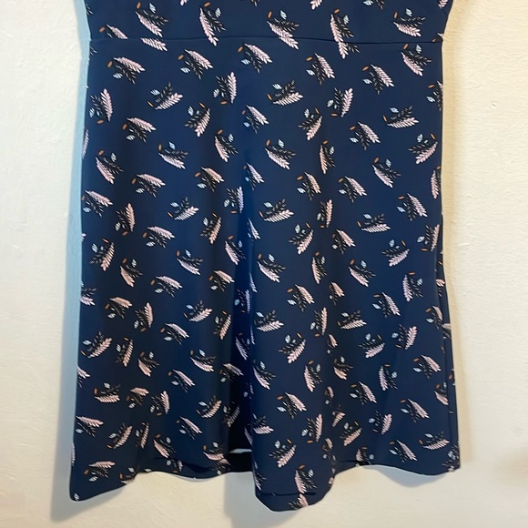 Loft, navy A-line dress with feather pattern. Size 4. - Picture 6 of 6